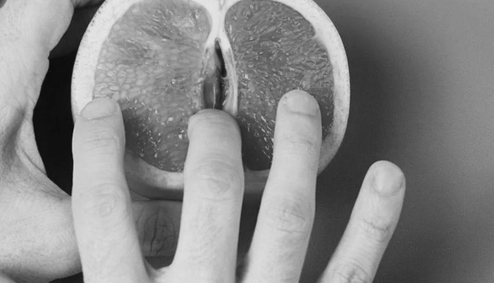 ¿Por qué me duele cuando él me acaricia el clítoris?