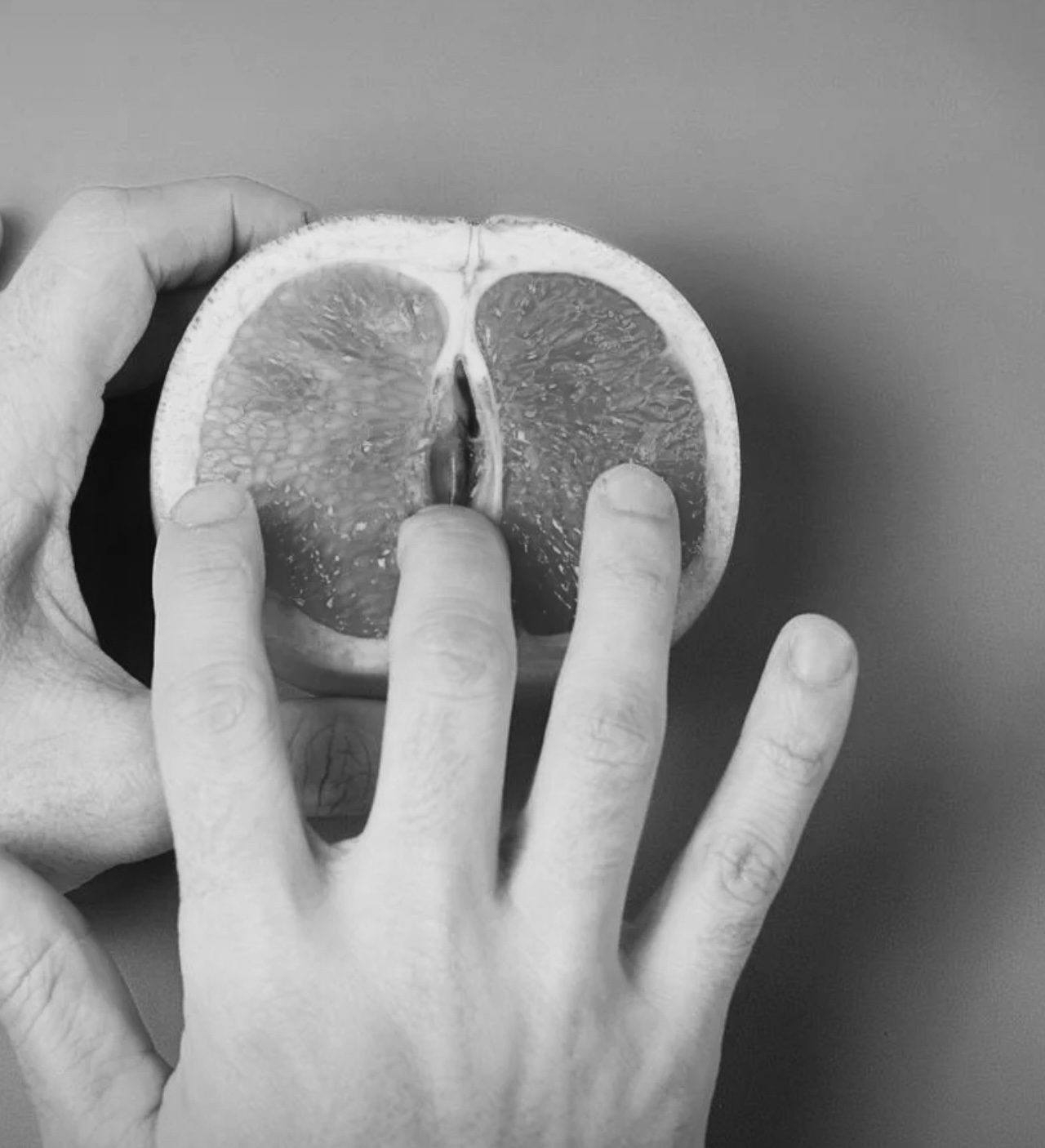 ¿Por qué me duele cuando él me acaricia el clítoris?